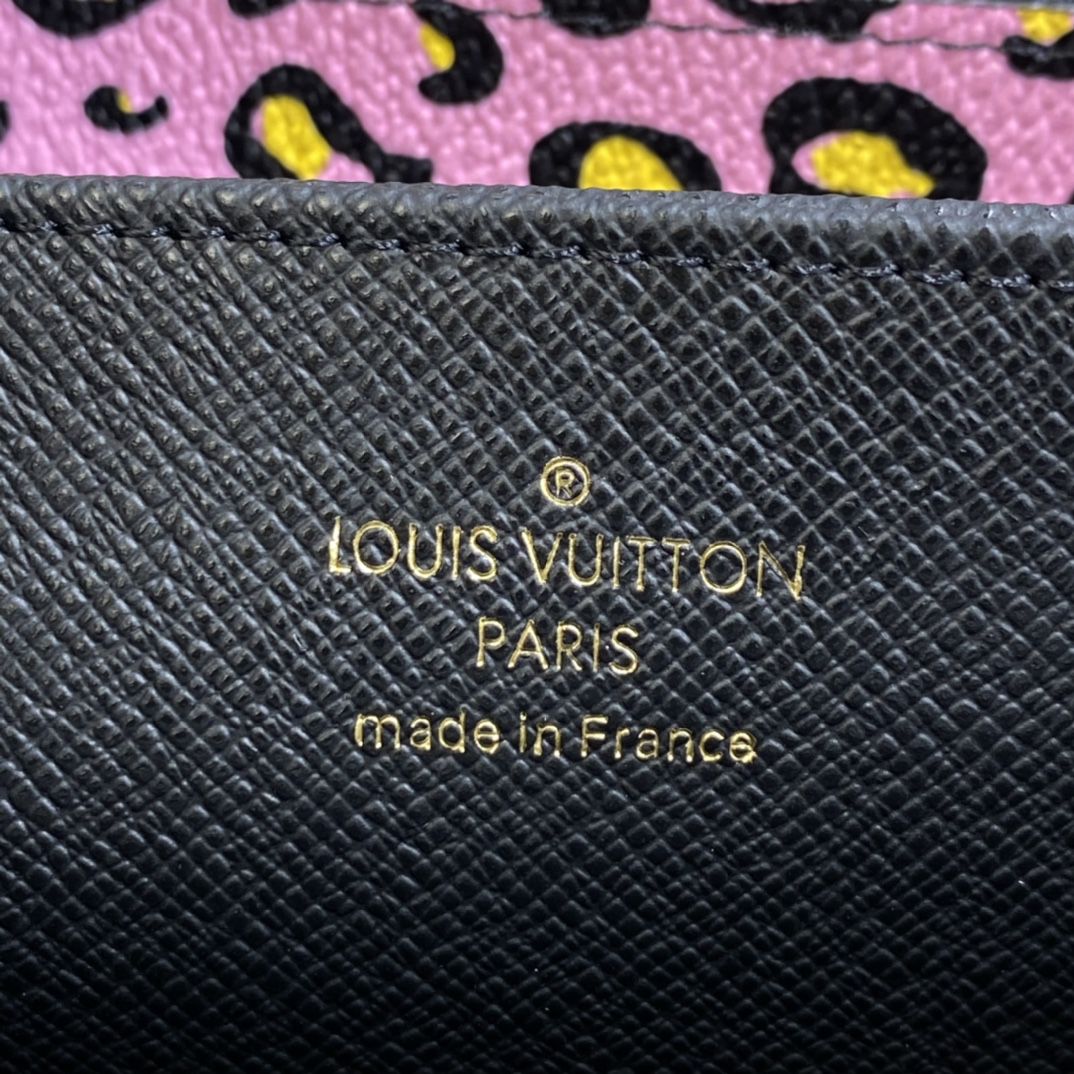 #m80683 l**is V*t*n wild at heart zippy wallet