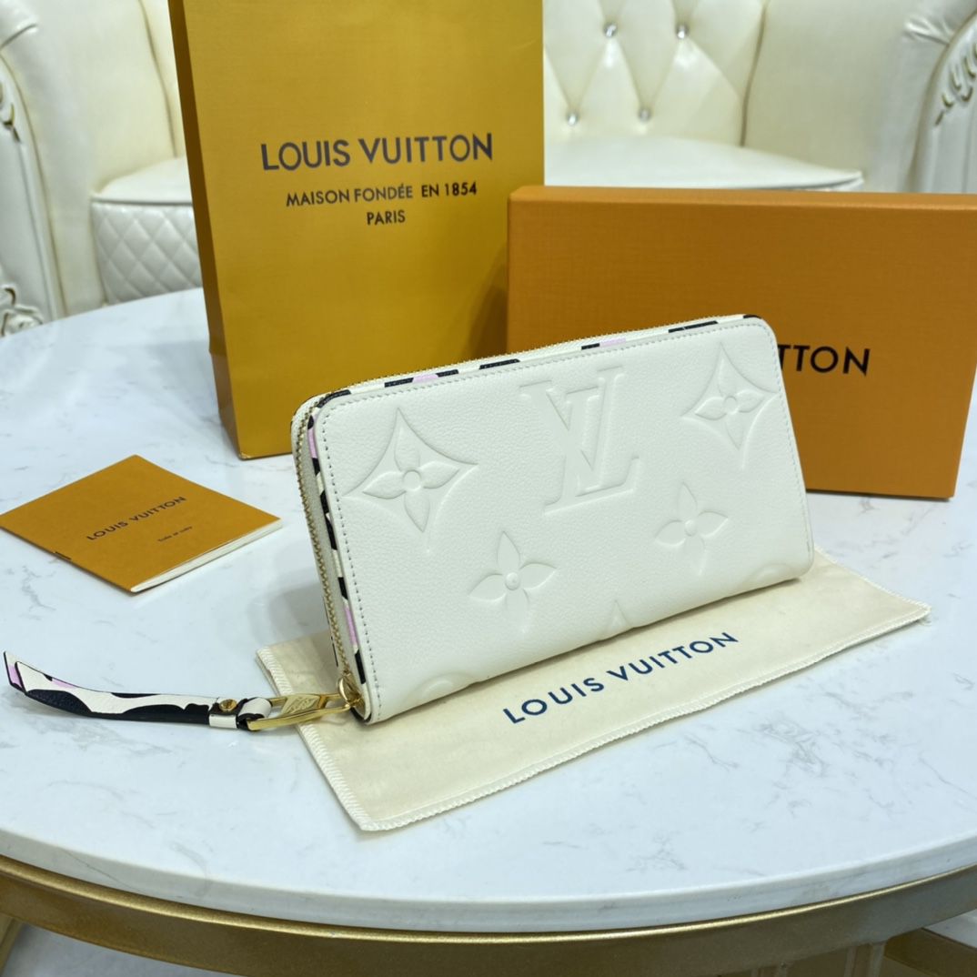 #m80685 l**is V*t*n wild at heart zippy wallet