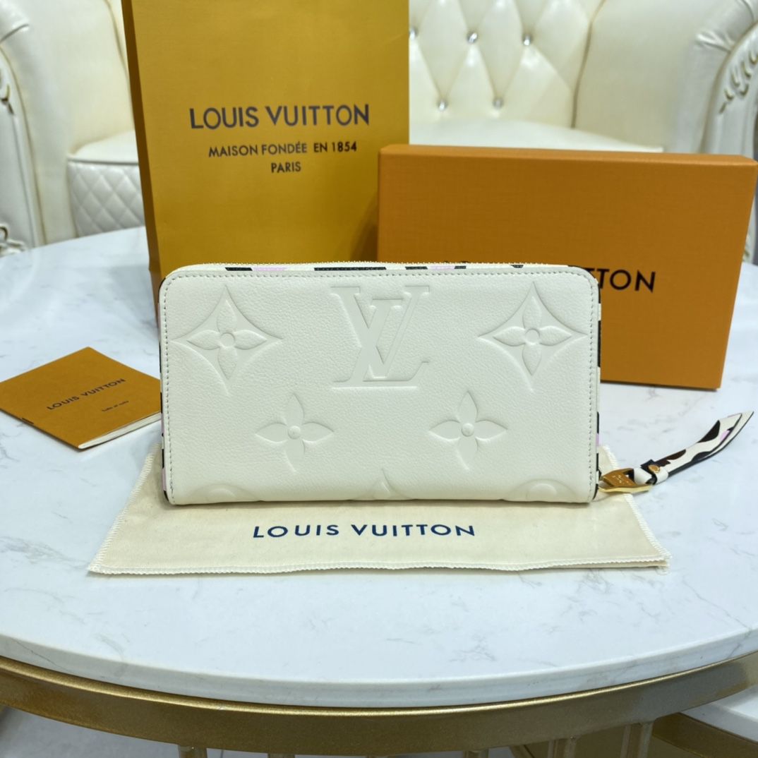#m80685 l**is V*t*n wild at heart zippy wallet