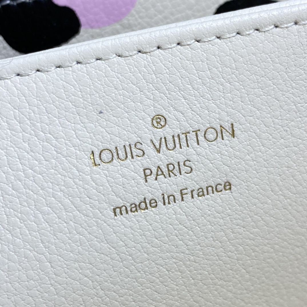 #m80685 l**is V*t*n wild at heart zippy wallet
