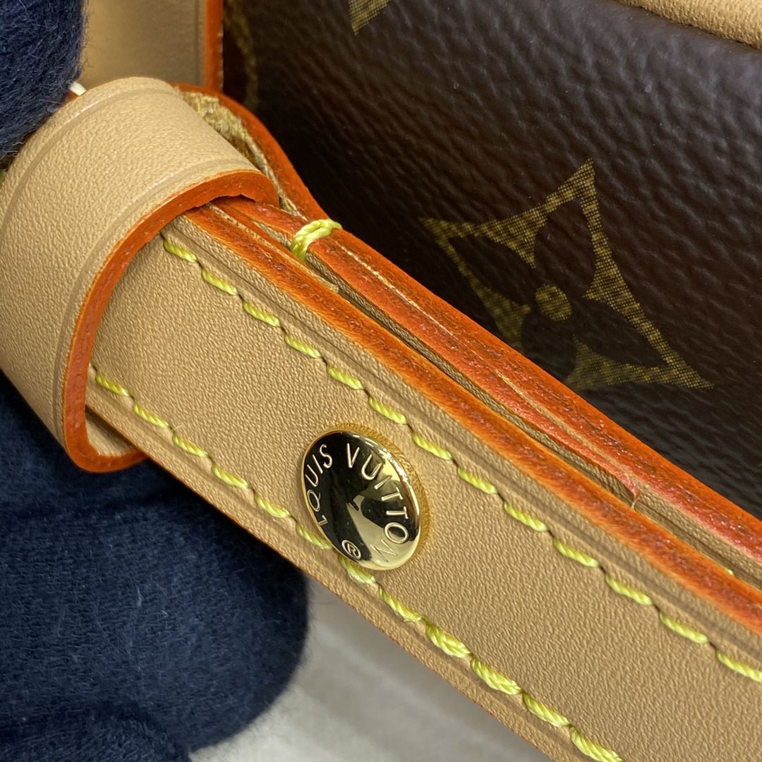 #m81098 l**is V*t*n monogram canvas loop bag