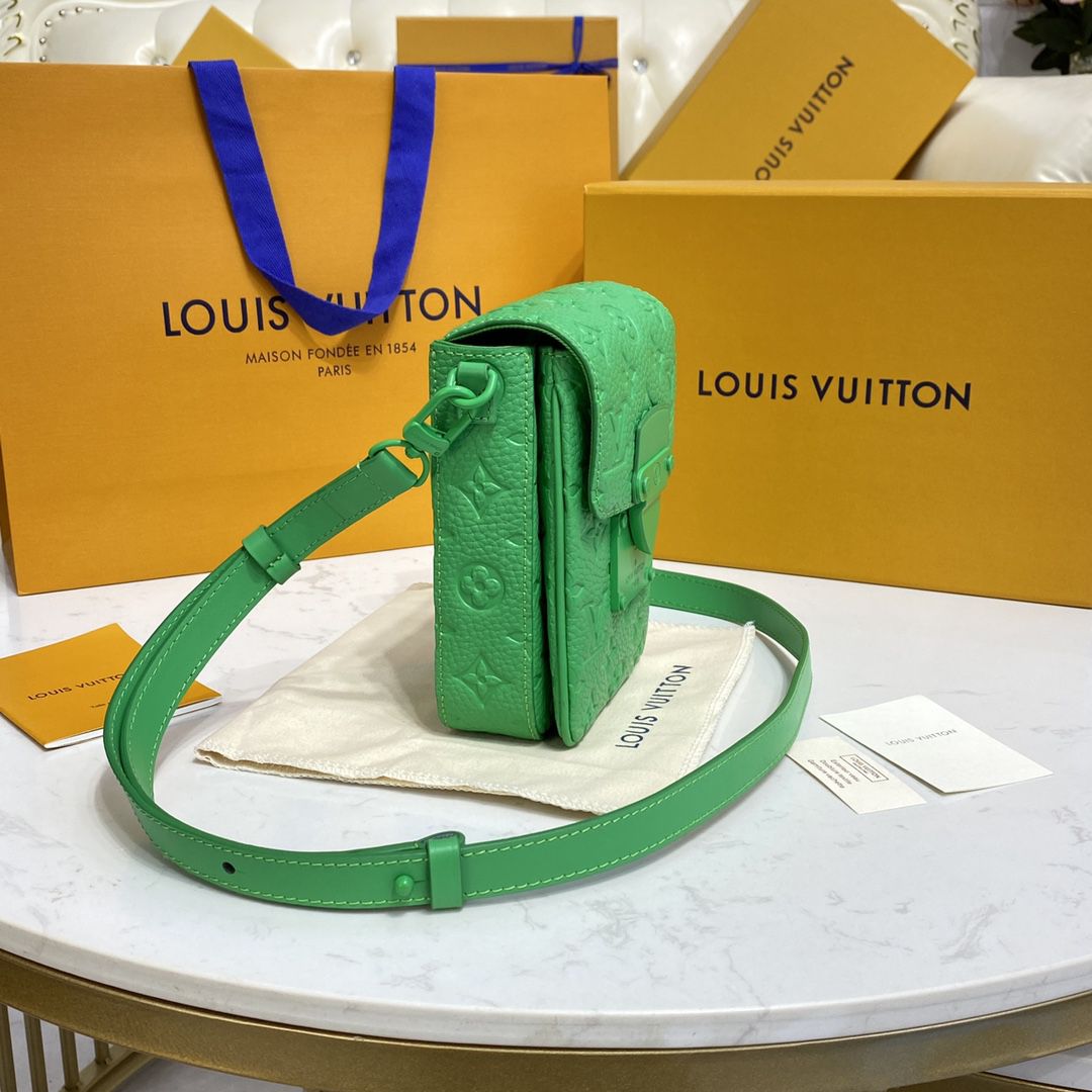 #m81525 l**is V*t*n taurillon monogram s-lock vertical wearable wallet