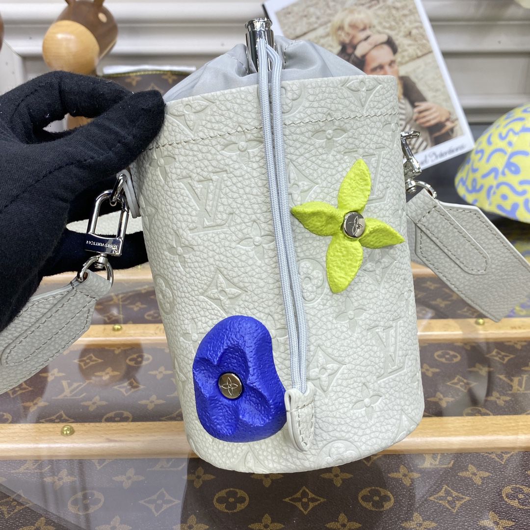 #m81572 l**is V*t*n monogram virgil abloh’s “climbing” chalk pouch-cream