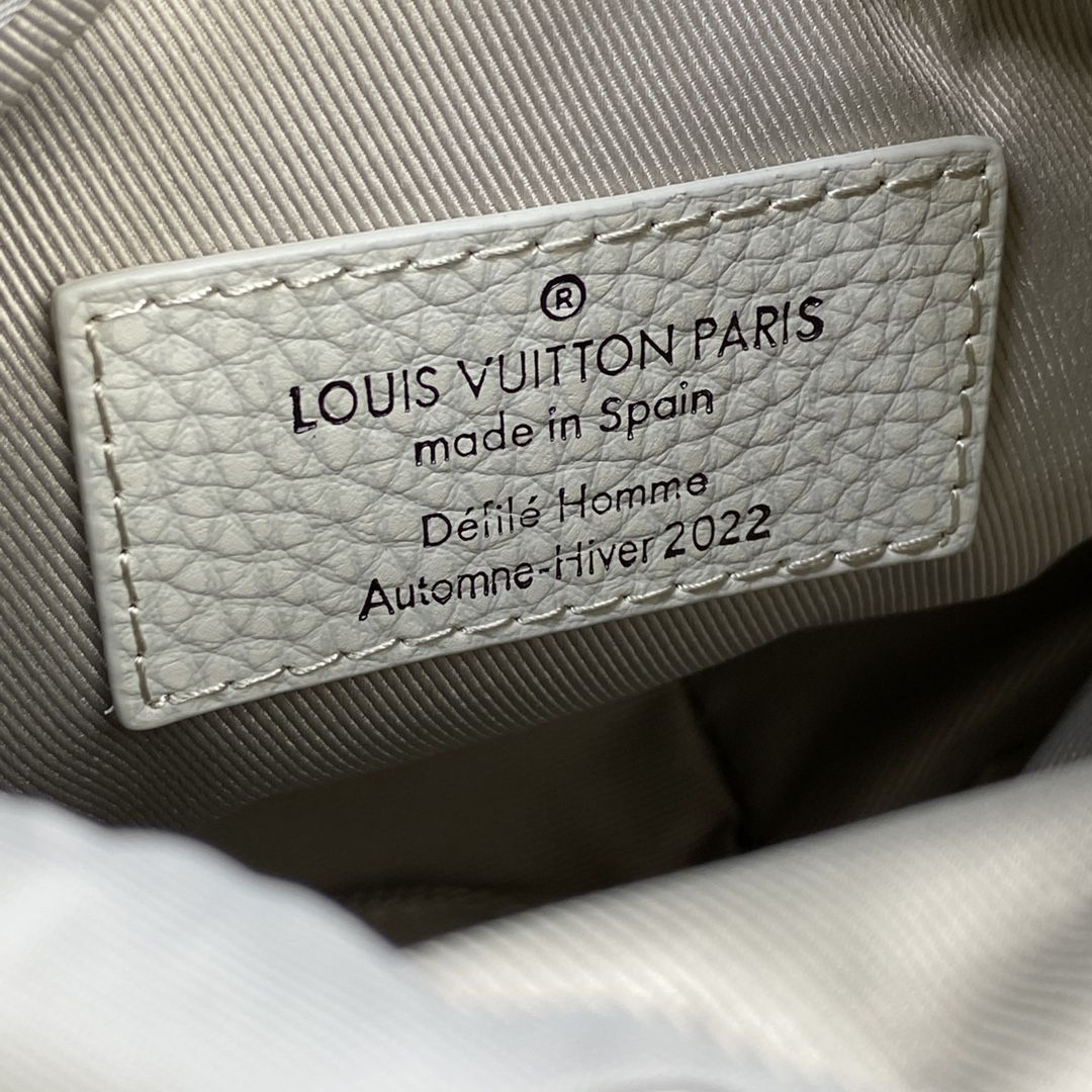 #m81572 l**is V*t*n monogram virgil abloh’s “climbing” chalk pouch-cream