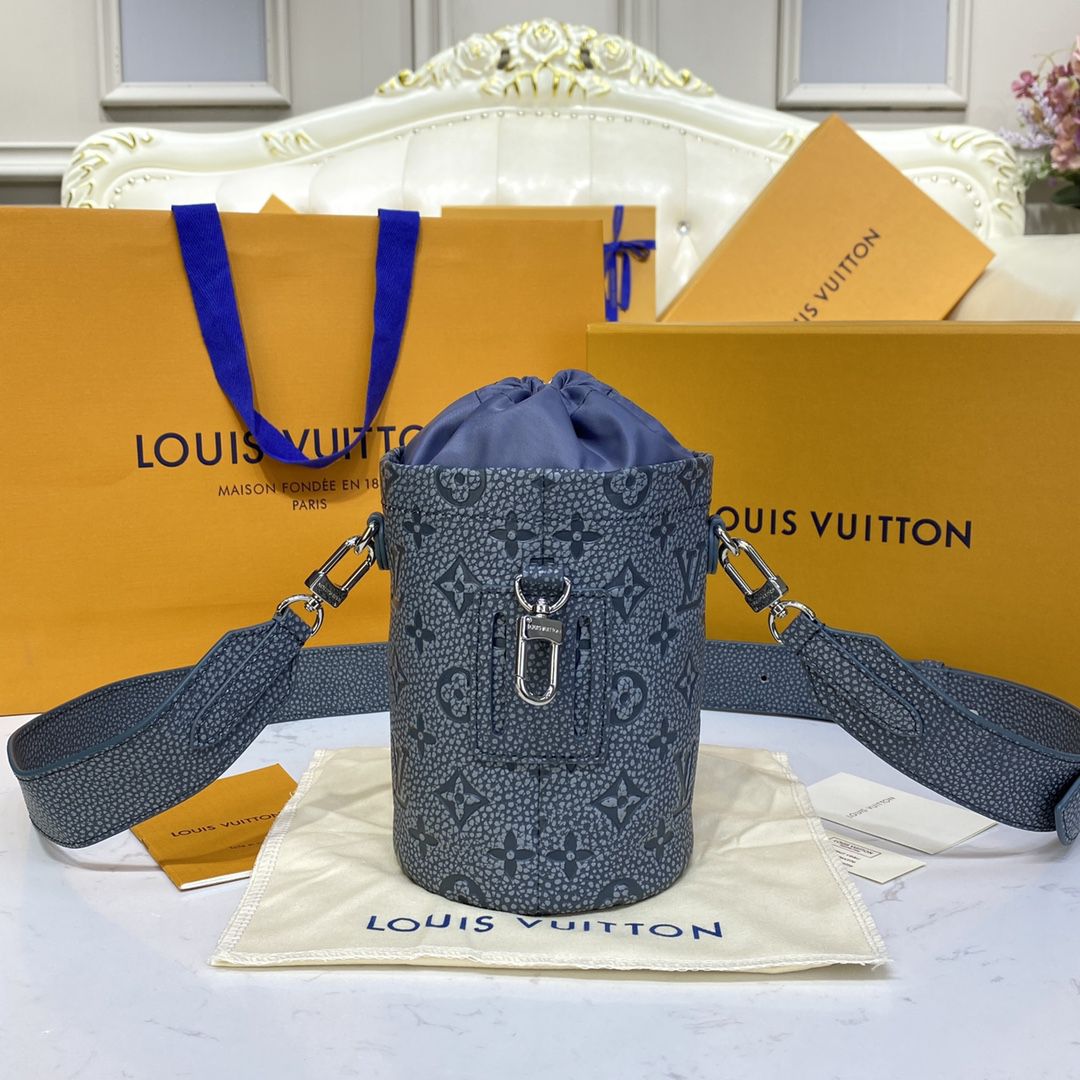 #m81572 l**is V*t*n monogram virgil abloh’s “climbing” chalk pouch-dark