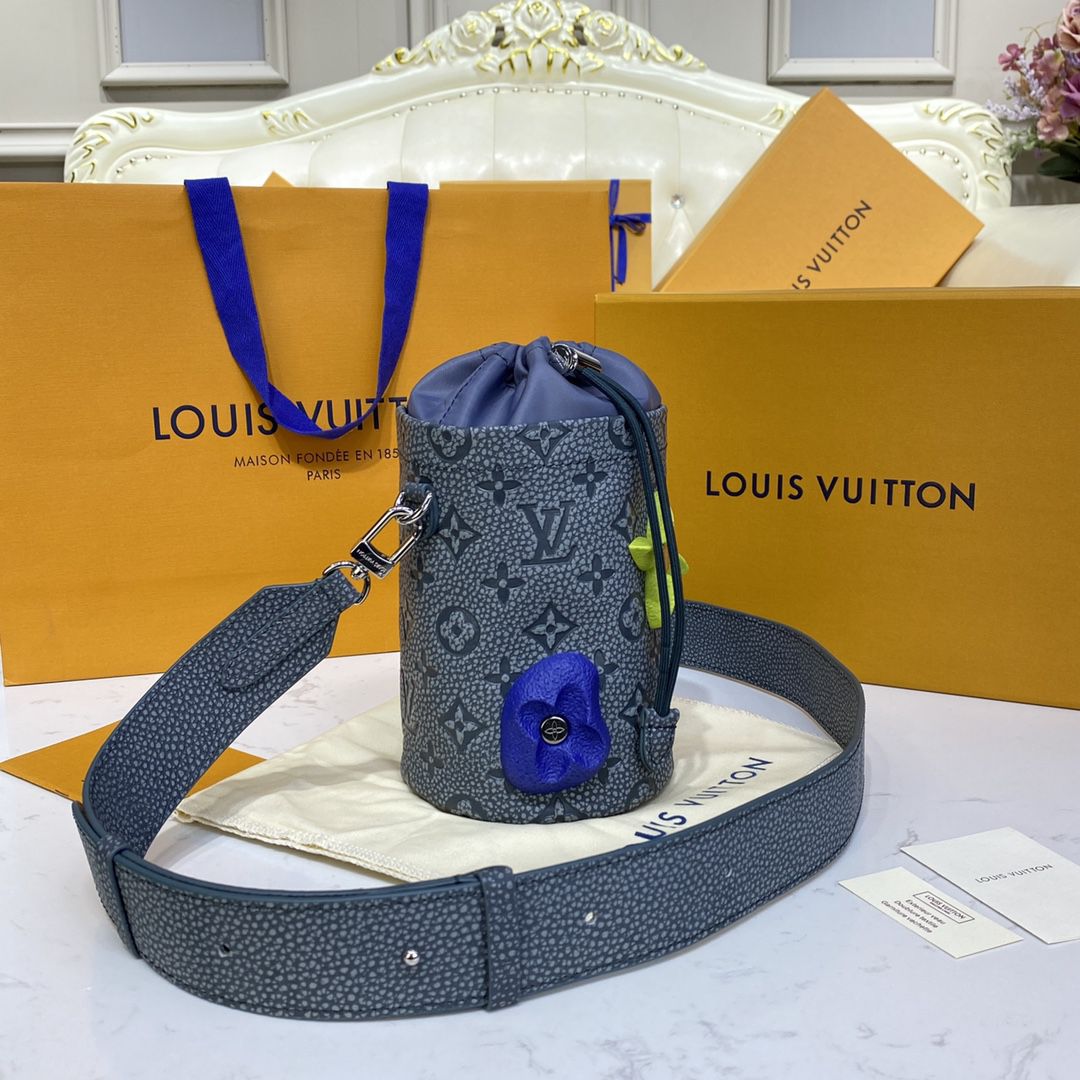 #m81572 l**is V*t*n monogram virgil abloh’s “climbing” chalk pouch-dark