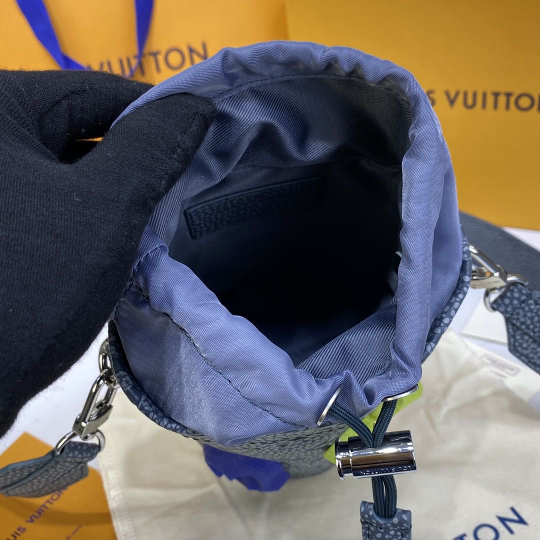 #m81572 l**is V*t*n monogram virgil abloh’s “climbing” chalk pouch-dark
