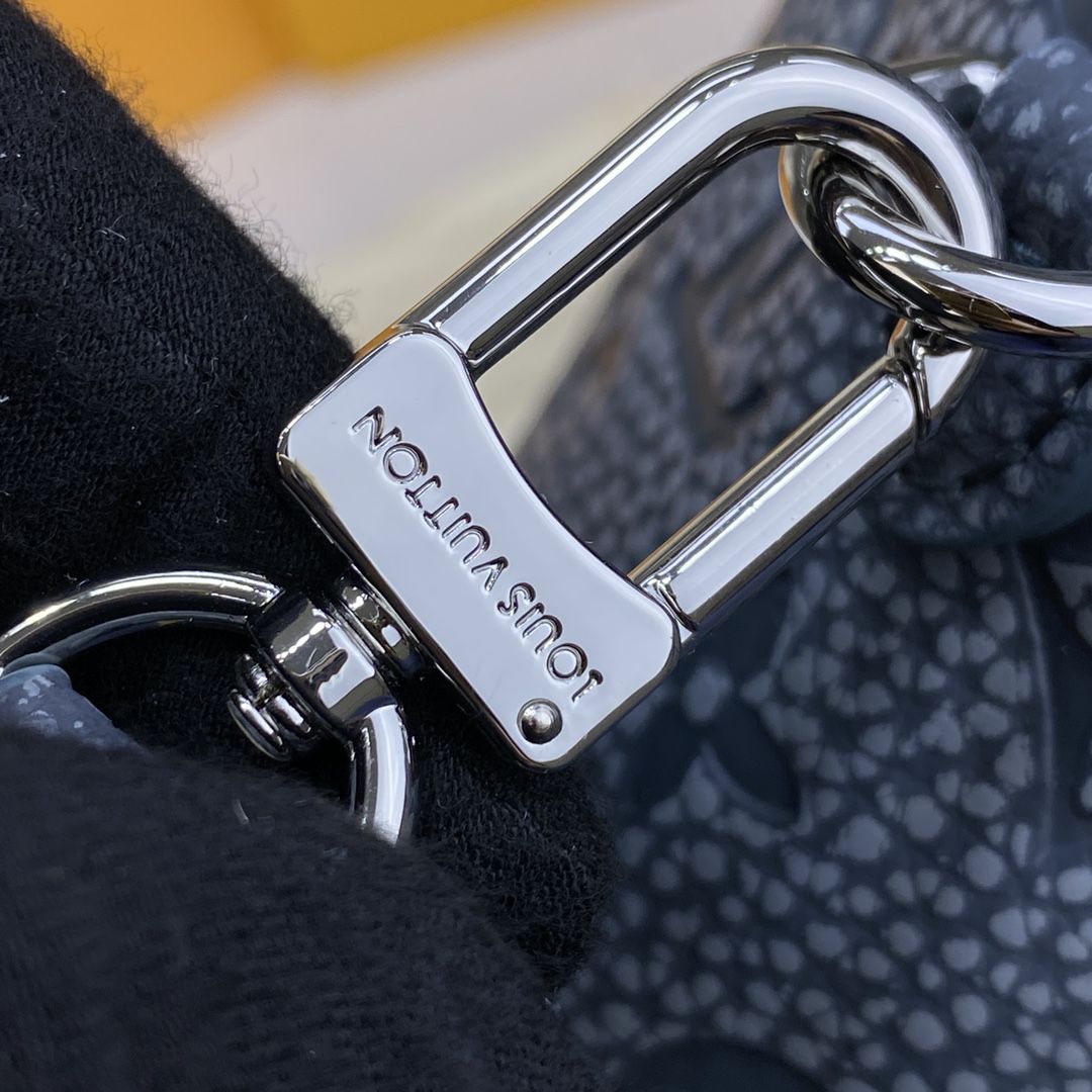 #m81572 l**is V*t*n monogram virgil abloh’s “climbing” chalk pouch-dark