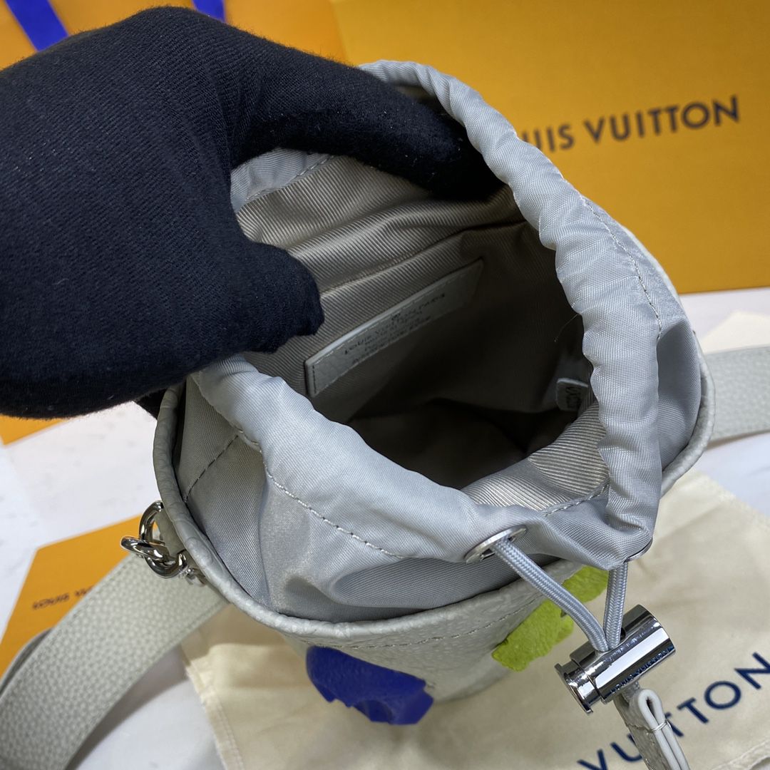 #m81572 l**is V*t*n monogram virgil abloh’s “climbing” chalk pouch