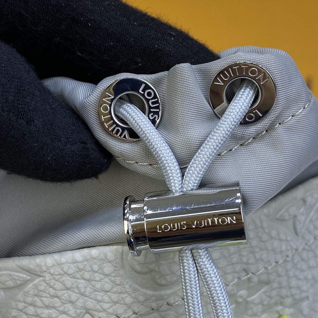 #m81572 l**is V*t*n monogram virgil abloh’s “climbing” chalk pouch