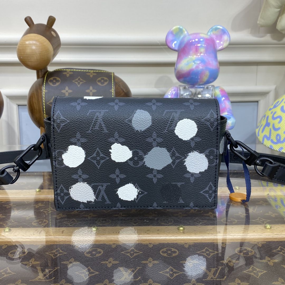 #m81935 l**is V*t*n x yayoi kusama lv x yk steamer wearable wallet