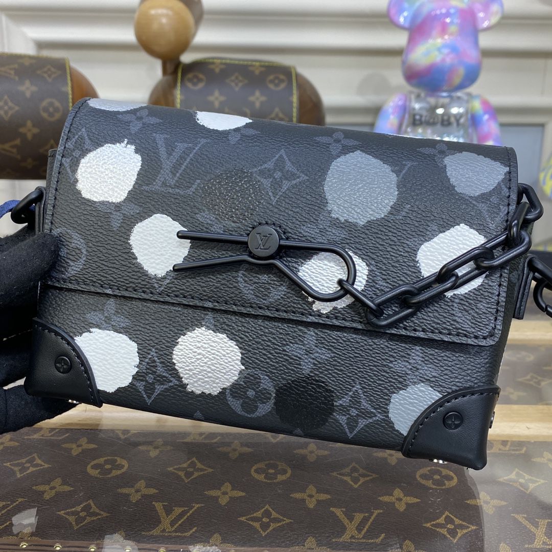 #m81935 l**is V*t*n x yayoi kusama lv x yk steamer wearable wallet