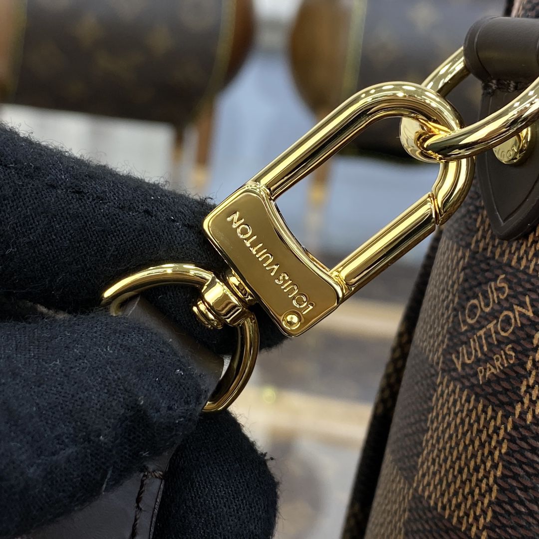 #n40451 l**is V*t*n damier ebene croisette bag