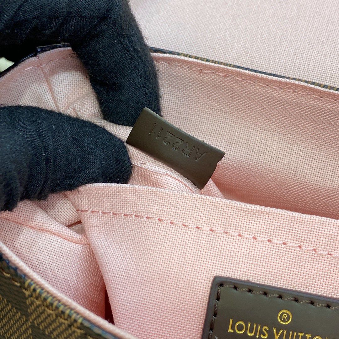 #n40451 l**is V*t*n damier ebene croisette bag
