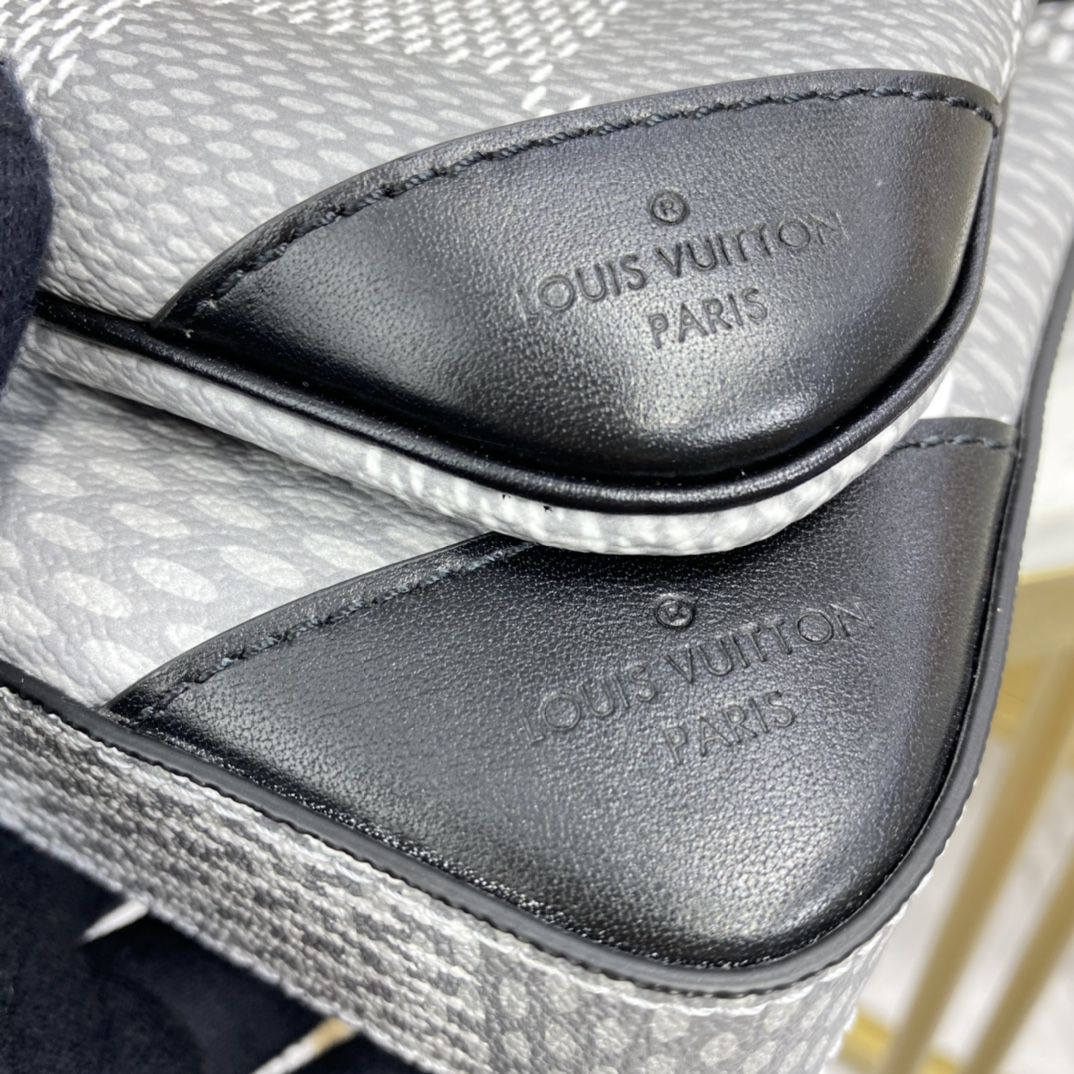 #n50027 l**is V*t*n damier graphite trio messenger