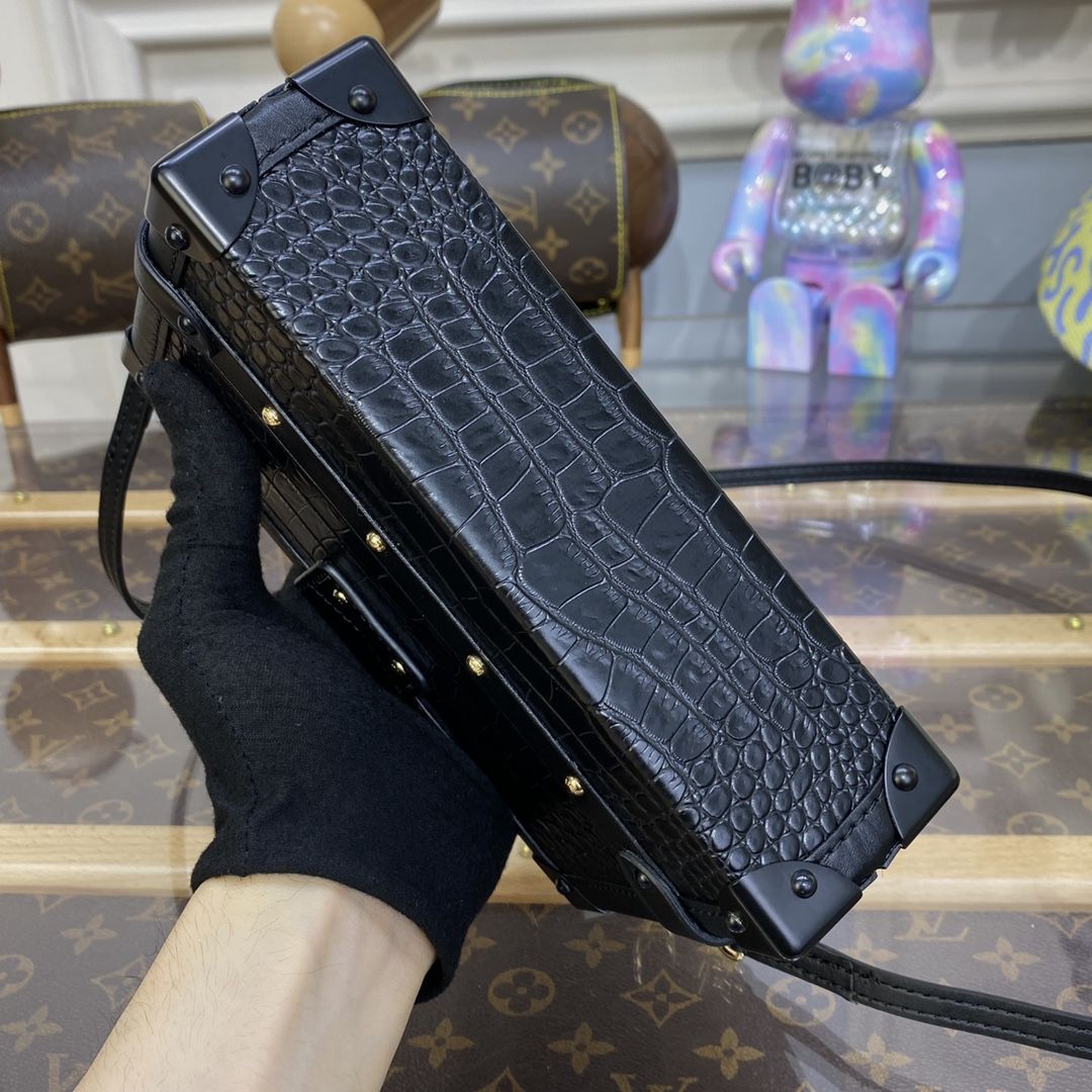 #n92049 l**is V*t*n crocodilian leather petite malle