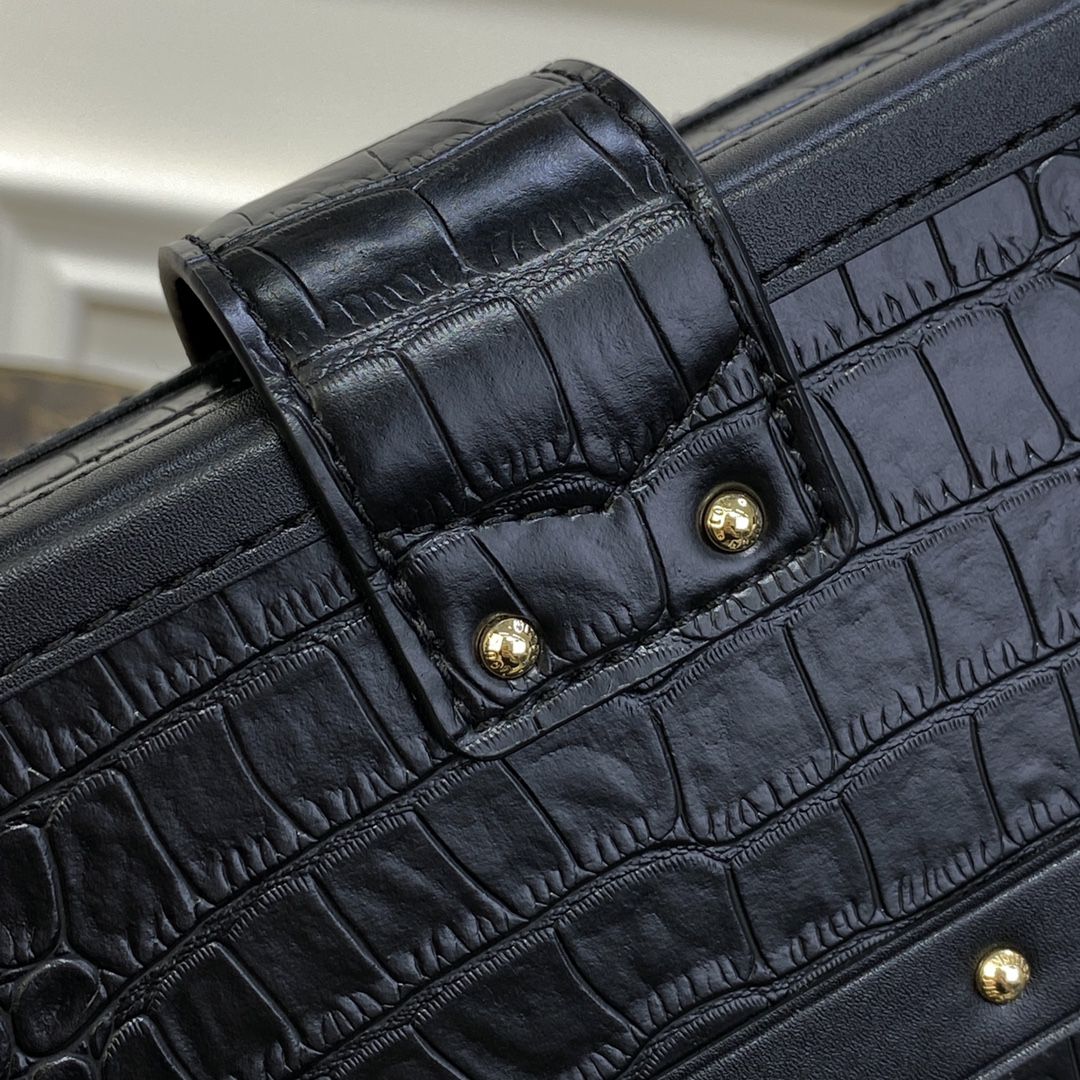 #n92049 l**is V*t*n crocodilian leather petite malle