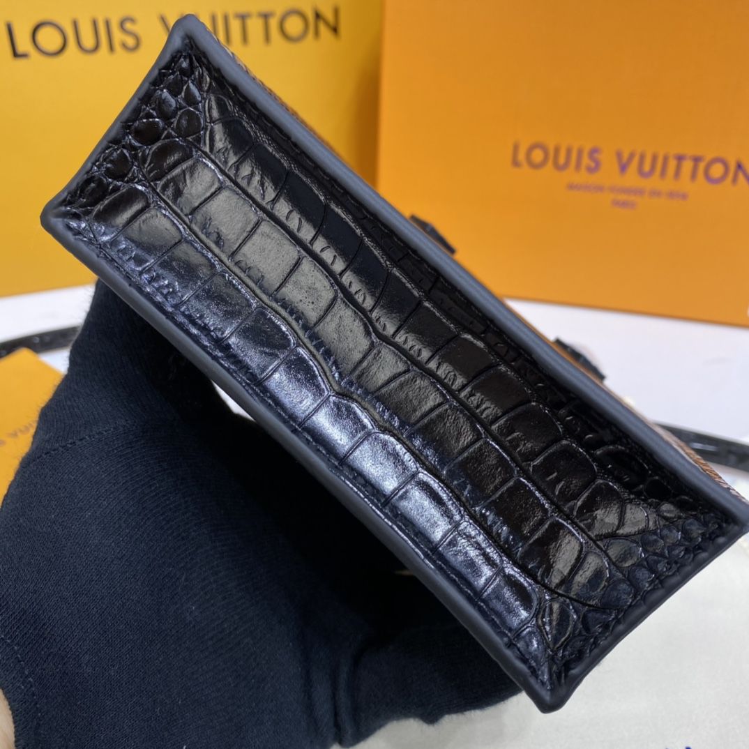 #n99487 l**is V*t*n brilliant alligator leather petit sac plat bag-black