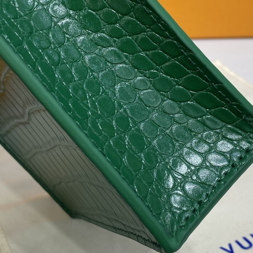 #n99487 l**is V*t*n brilliant alligator leather petit sac plat bag-green