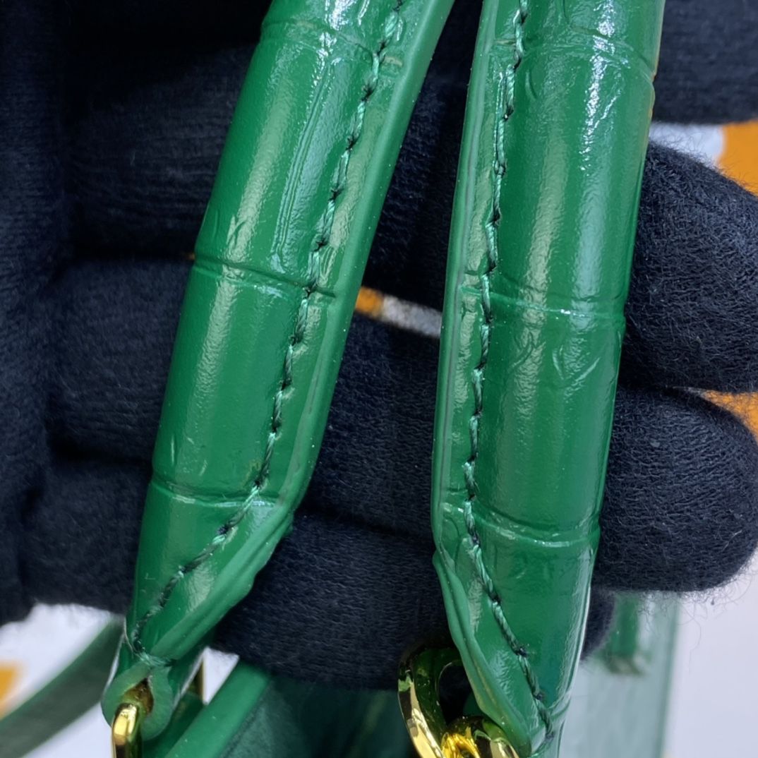 #n99487 l**is V*t*n brilliant alligator leather petit sac plat bag-green
