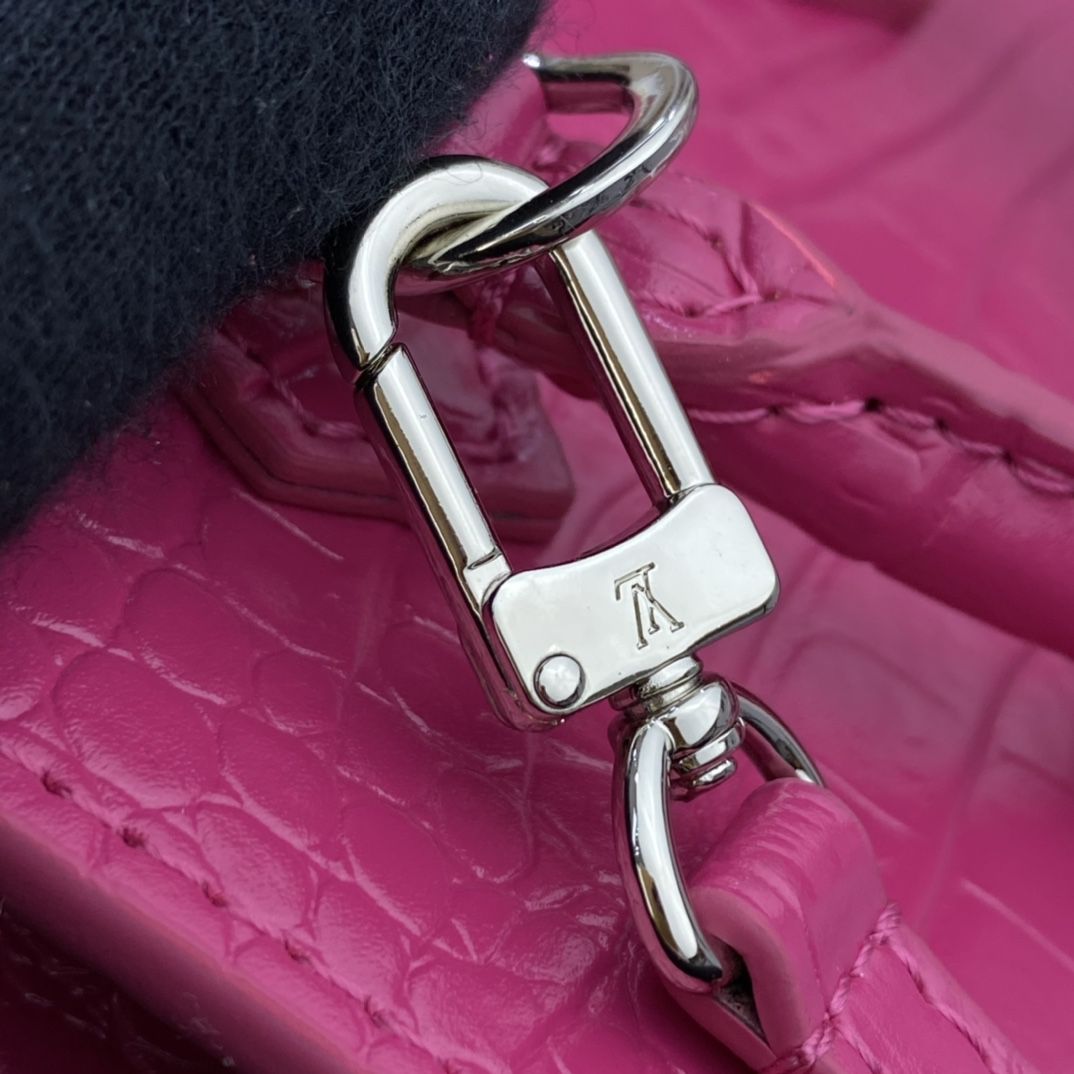 #n99487 l**is V*t*n brilliant alligator leather petit sac plat bag-pink