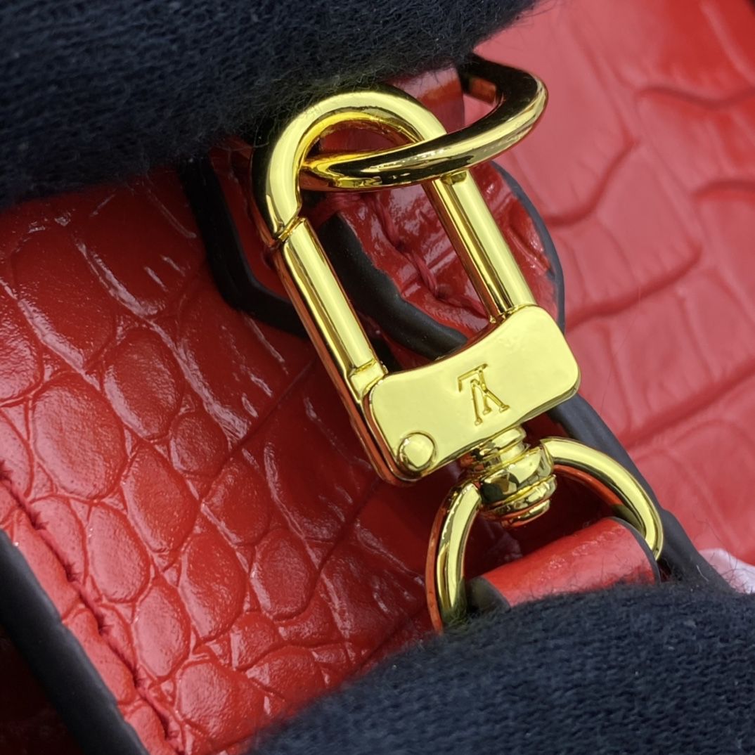 #n99487 l**is V*t*n brilliant alligator leather petit sac plat bag-red
