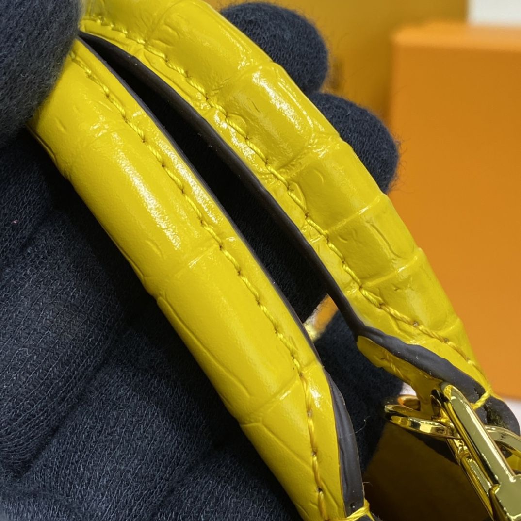#n99487 l**is V*t*n brilliant alligator leather petit sac plat bag-yellow